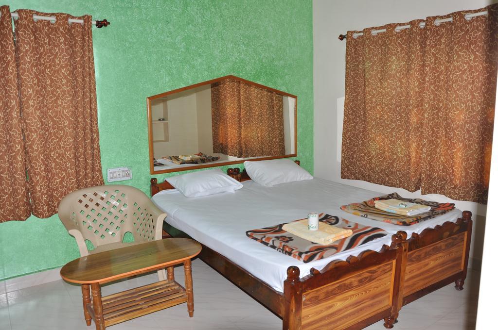 Thilak Home Stay Hampi Bagian luar foto