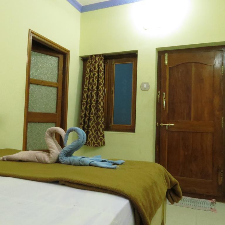 Thilak Home Stay Hampi Bagian luar foto