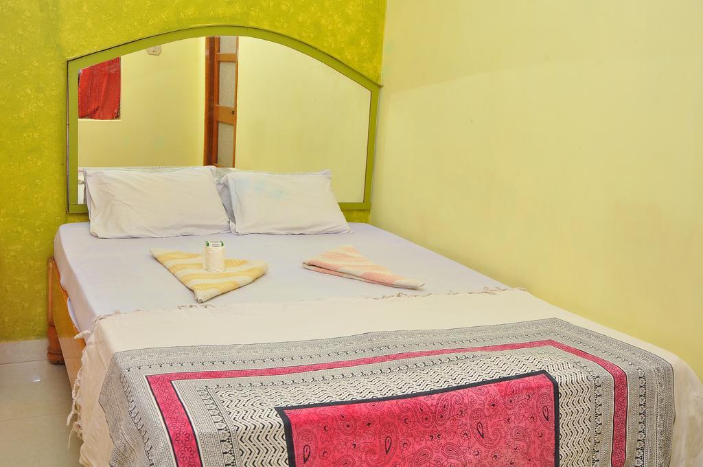 Thilak Home Stay Hampi Bagian luar foto