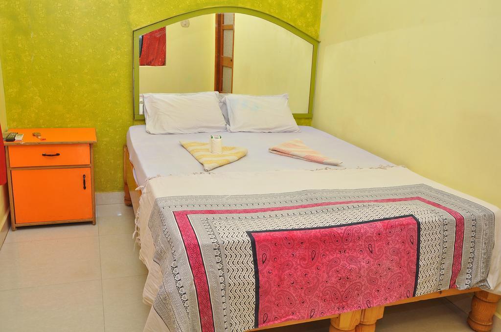 Thilak Home Stay Hampi Bagian luar foto